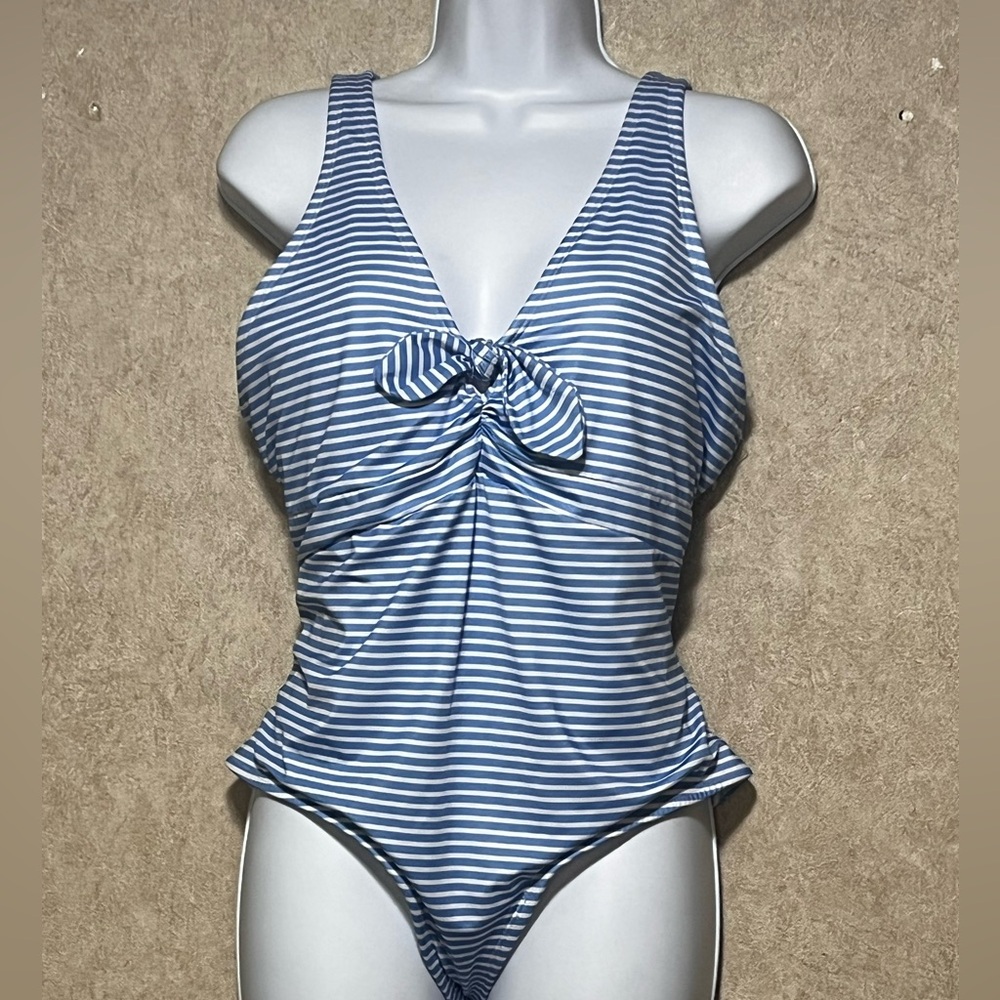 Outdoor Oasis Women’s Striped One Piece Swimsuit Blue White Size 1X NWOT